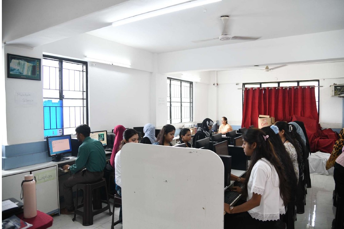 Computer Lab Photo 1