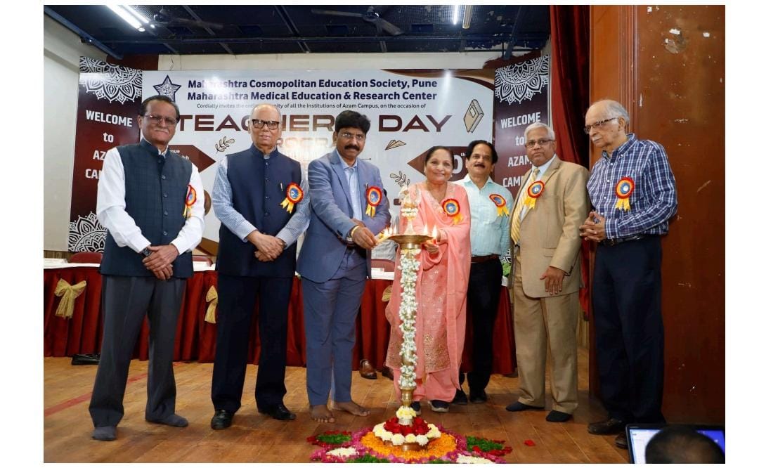 Lightening of Lamp by Dignitieries for teachers' day programme